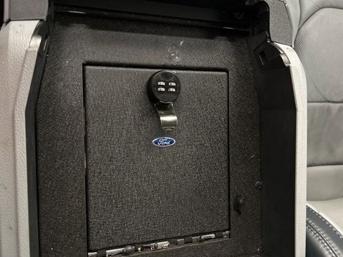 Used 2022 Ford F350 Limited image 21