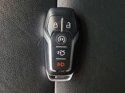 Used 2016 Ford Explorer XLT w/ Equipment Group 202A AWD/4WD image 32