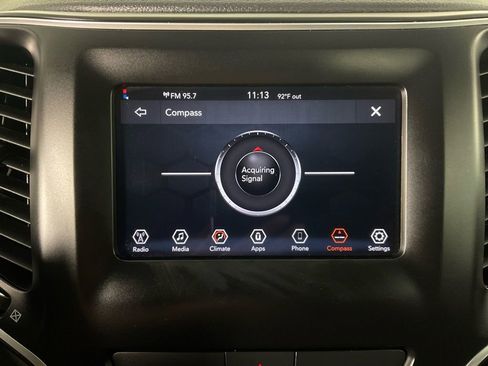 Used 2019 Jeep Cherokee Latitude w/ Popular Appearance Group image 20