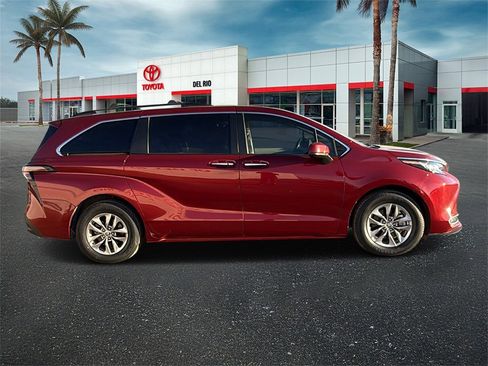 Used 2023 Toyota Sienna XLE image 2