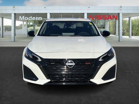 New 2025 Nissan Altima 2.5 SR image 9