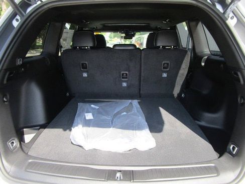 New 2025 Jeep Grand Cherokee Altitude image 8