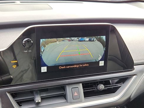 Used 2024 Lexus UX 250h Premium image 17