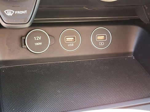 Used 2023 Genesis G70 2.0T image 26