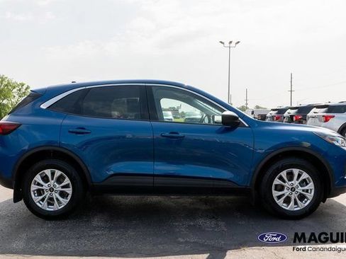 Used 2023 Ford Escape Active AWD/4WD image 5