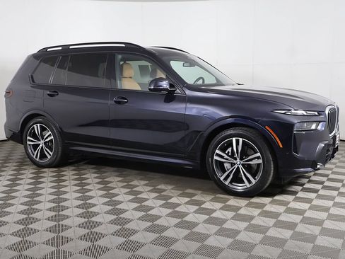 Used 2024 BMW X7 xDrive40i w/ M Sport Package AWD/4WD image 17