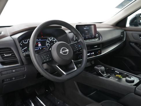 Used 2023 Nissan Rogue SV AWD/4WD image 25