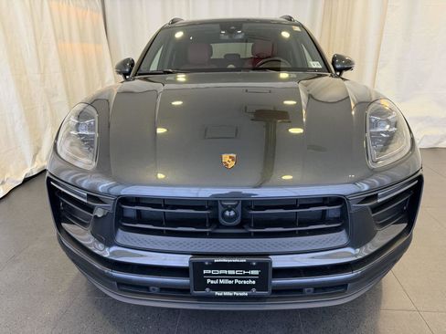 Certified 2025 Porsche Macan image 6
