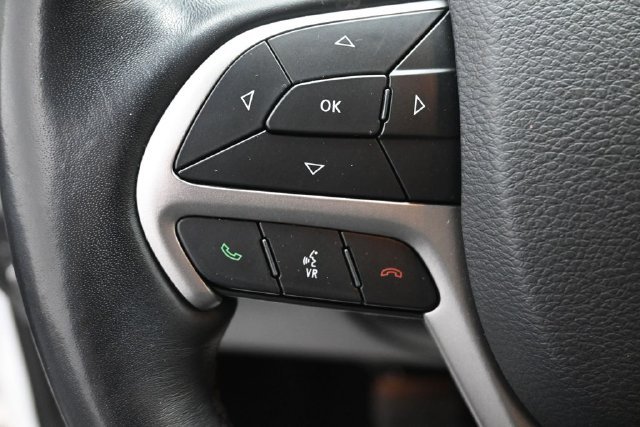Used 2020 Jeep Grand Cherokee Laredo w/ Security & Convenience Group AWD/4WD image 12