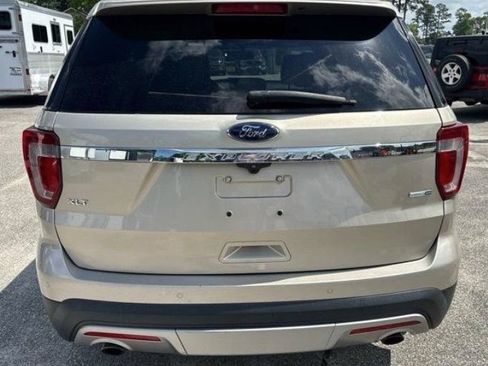 Used 2017 Ford Explorer XLT w/ Equipment Group 202A AWD/4WD image 21