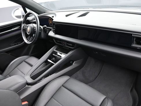 Used 2024 Porsche Macan 4 Electric w/ Premium Package image 34