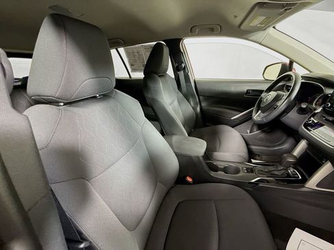 Certified 2022 Toyota Corolla Cross LE image 23