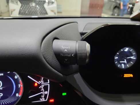 Used 2023 Lexus ES 350 image 13