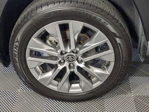 Used 2023 Toyota RAV4 XLE Premium image 8