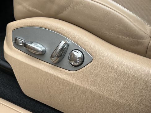 Certified 2025 Porsche Macan image 30