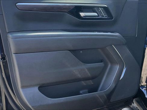 Used 2025 Chevrolet Suburban Z71 AWD/4WD image 20