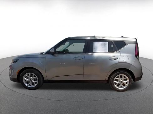 Used 2025 Kia Soul LX w/ LX Technology Package FWD image 10