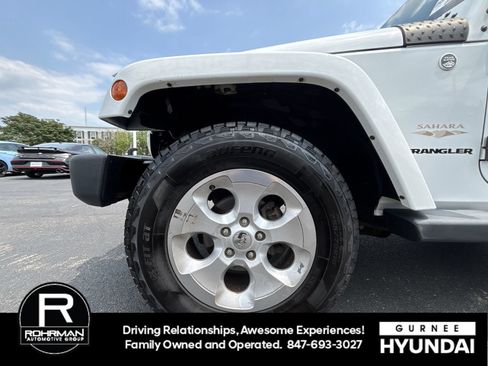 Used 2015 Jeep Wrangler Sahara w/ Dual Top Group AWD/4WD image 12