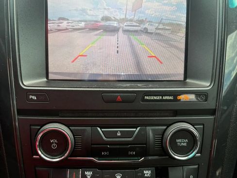 Used 2017 Ford Explorer XLT w/ Equipment Group 202A FWD image 15