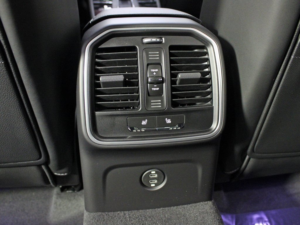 Certified 2026 Porsche Macan AWD/4WD image 35