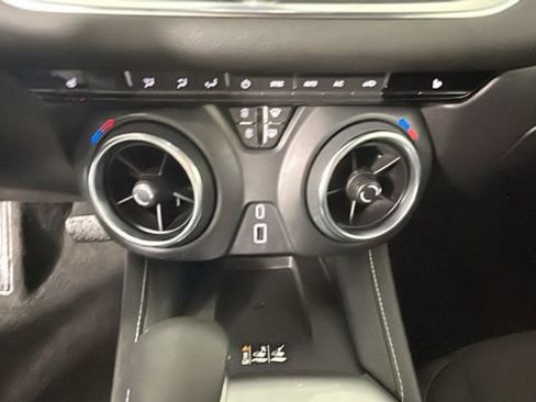 Used 2024 Chevrolet Blazer LT w/ Convenience Package FWD image 23