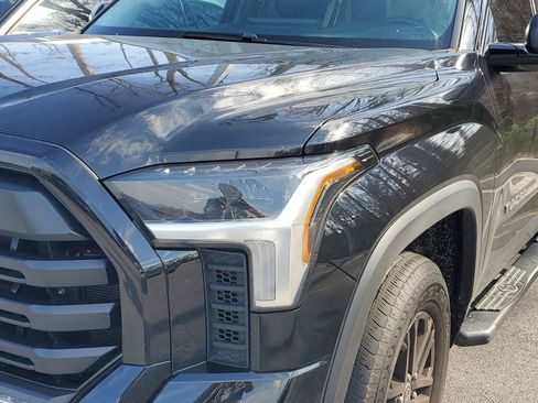 Used 2022 Toyota Tundra SR5 w/ SR5 Premium Package image 4