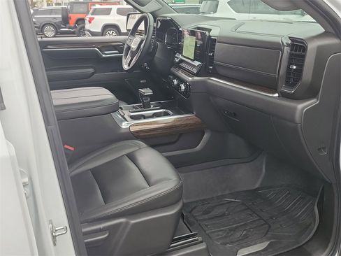 Used 2025 GMC Sierra 1500 Elevation w/ Elevation Premium Package image 18