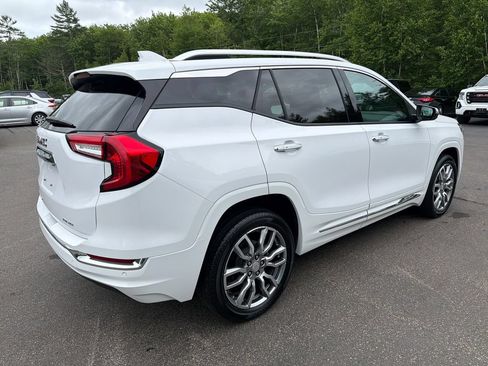 Used 2024 GMC Terrain Denali w/ Denali Premium Package AWD/4WD image 5