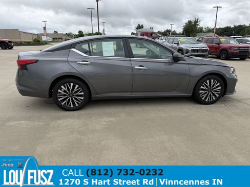 Used 2025 Nissan Altima 2.5 SV FWD image 10