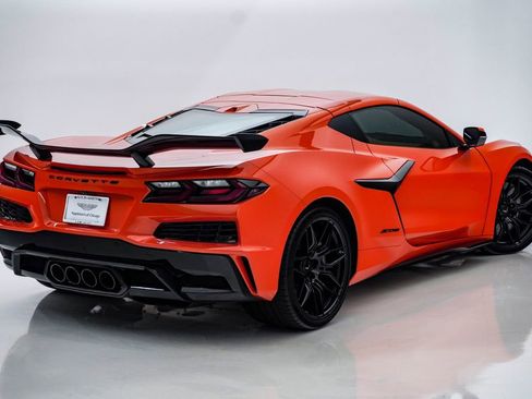 Used 2025 Chevrolet Corvette Z06 w/ Z07 Performance Package RWD image 10