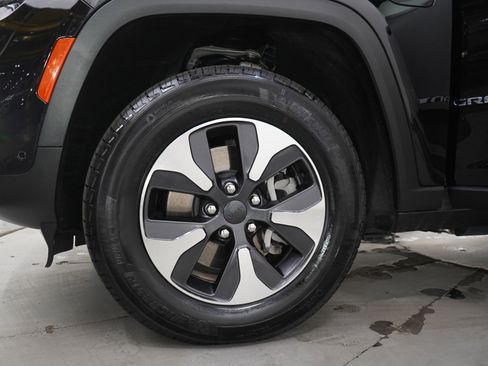 Used 2022 Jeep Grand Cherokee Limited 4xe w/ Luxury Tech Group II AWD/4WD image 32