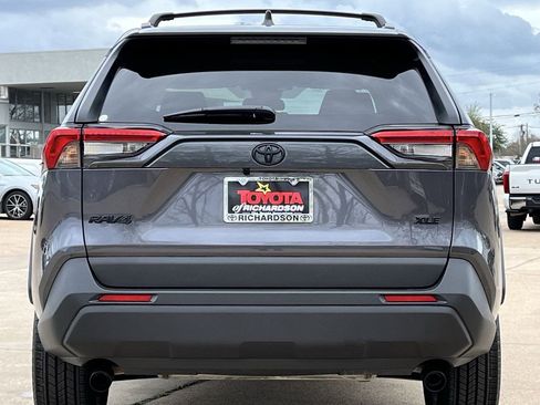 Used 2025 Toyota RAV4 XLE Premium image 5