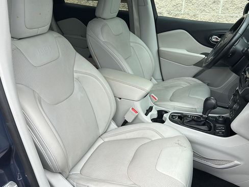 Used 2019 Jeep Cherokee Limited AWD/4WD image 7