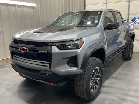 Used 2023 Chevrolet Colorado ZR2 w/ ZR2 Convenience Package III AWD/4WD image 4