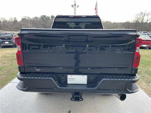 Used 2024 Chevrolet Silverado 2500 Custom w/ Custom Value Package image 4