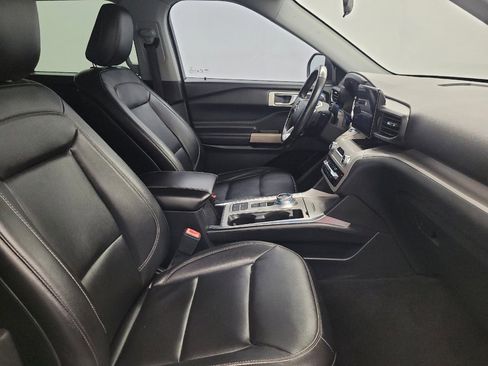 Used 2020 Ford Explorer XLT w/ Equipment Group 202A image 21
