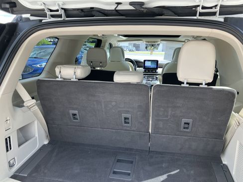Used 2020 Lincoln Navigator Reserve w/ Luxury Package image 17