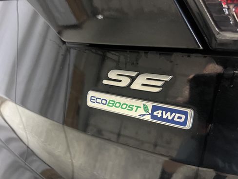 Used 2017 Ford Escape SE w/ Equipment Group 201A AWD/4WD image 9