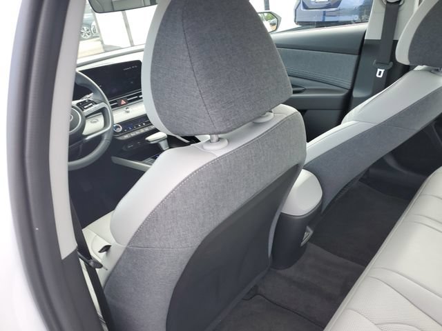Certified 2025 Hyundai Elantra Limited FWD image 13