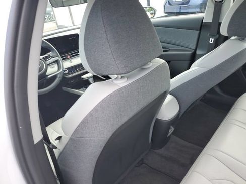 Certified 2025 Hyundai Elantra Limited FWD image 13