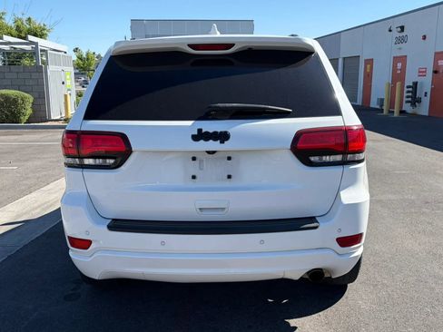 Used 2021 Jeep Grand Cherokee Laredo X RWD image 5