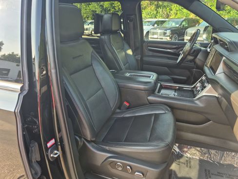 Used 2021 GMC Yukon XL Denali w/ Denali Premium Package AWD/4WD image 30