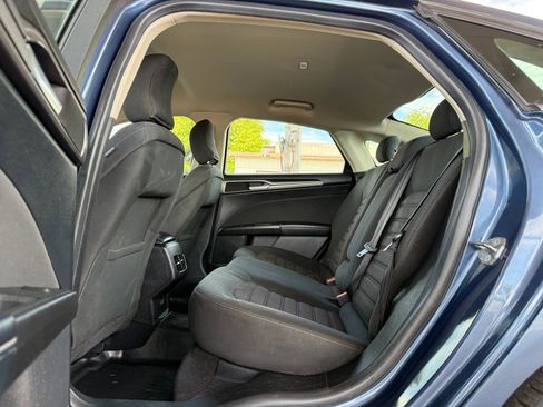 Used 2019 Ford Fusion SE FWD image 11