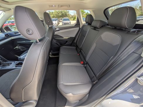 Used 2024 Volkswagen Taos SE w/ Panoramic Sunroof Package FWD image 14
