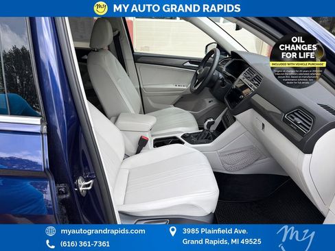 Used 2022 Volkswagen Tiguan SE AWD/4WD image 24