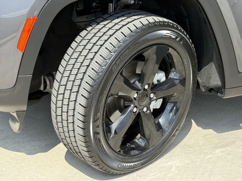 Used 2024 Jeep Grand Cherokee Limited w/ Black Appearance Package RWD image 15