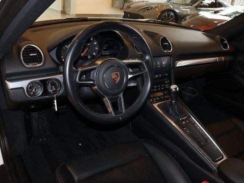 Used 2021 Porsche 718 Cayman image 6