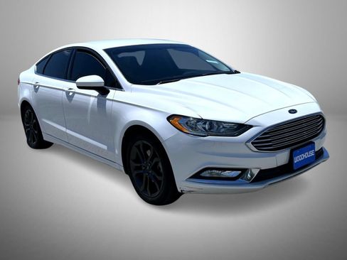Used 2018 Ford Fusion SE w/ Equipment Group 201A FWD image 3