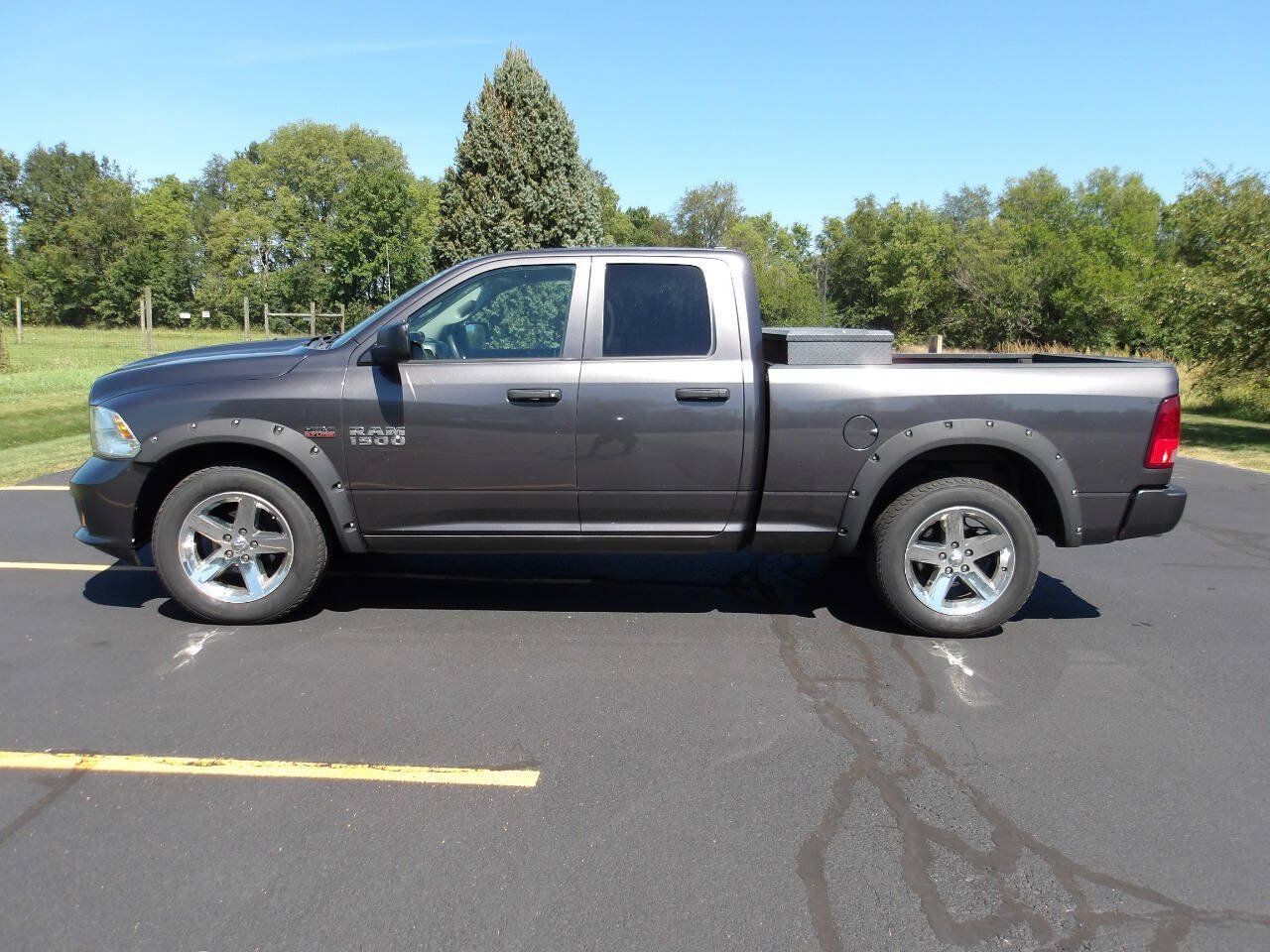 Used 2017 RAM 1500 Express w/ Express Value Package AWD/4WD image 10