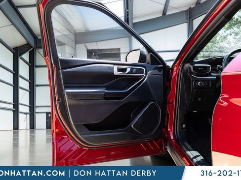Used 2020 Ford Explorer XLT w/ Equipment Group 202A AWD/4WD image 18